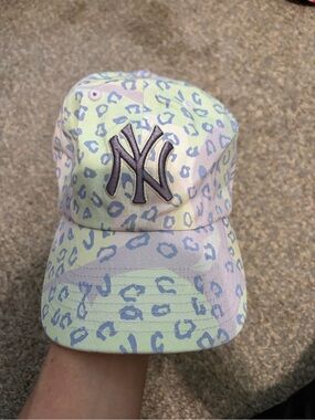 ‘47 brand NY Yankees Pastel Leopard Cap in Lavender & Mint